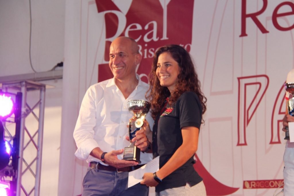 Francesca Selva sul podio con il sindaco di Racconigi Valerio Oderda